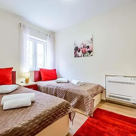 Sleeps 12 Pool Air Con Wifi * Dubravka