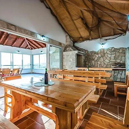 Villa Sleeps 12 Pool Air Con Wifi *