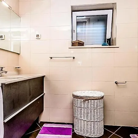 Sleeps 12 Pool Air Con Wifi * Dubravka