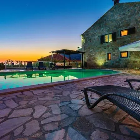 וילה Sleeps 12 Pool Air Con Wifi