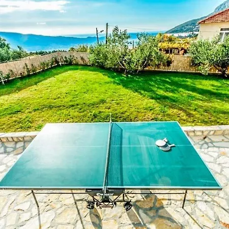 Sleeps 12 Pool Air Con Wifi