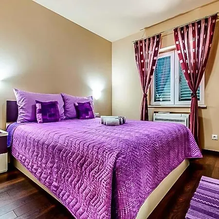 Sleeps 12 Pool Air Con Wifi *