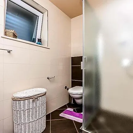 Sleeps 12 Pool Air Con Wifi וילה Dubravka