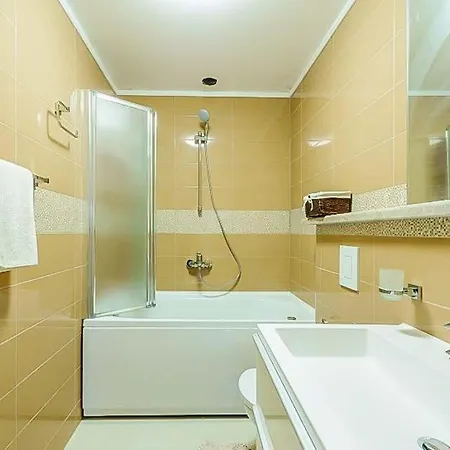 Sleeps 12 Pool Air Con Wifi *